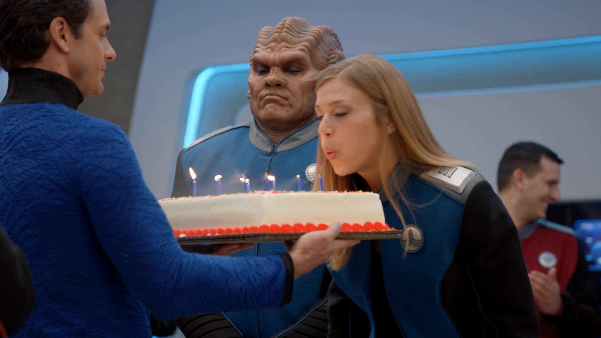 The_Orville_S02E05_All_the_World_is_Birthday_Cake_1080p_AMZN_WEB-DL_DDP5_1_H_264-NTb_2164.jpg